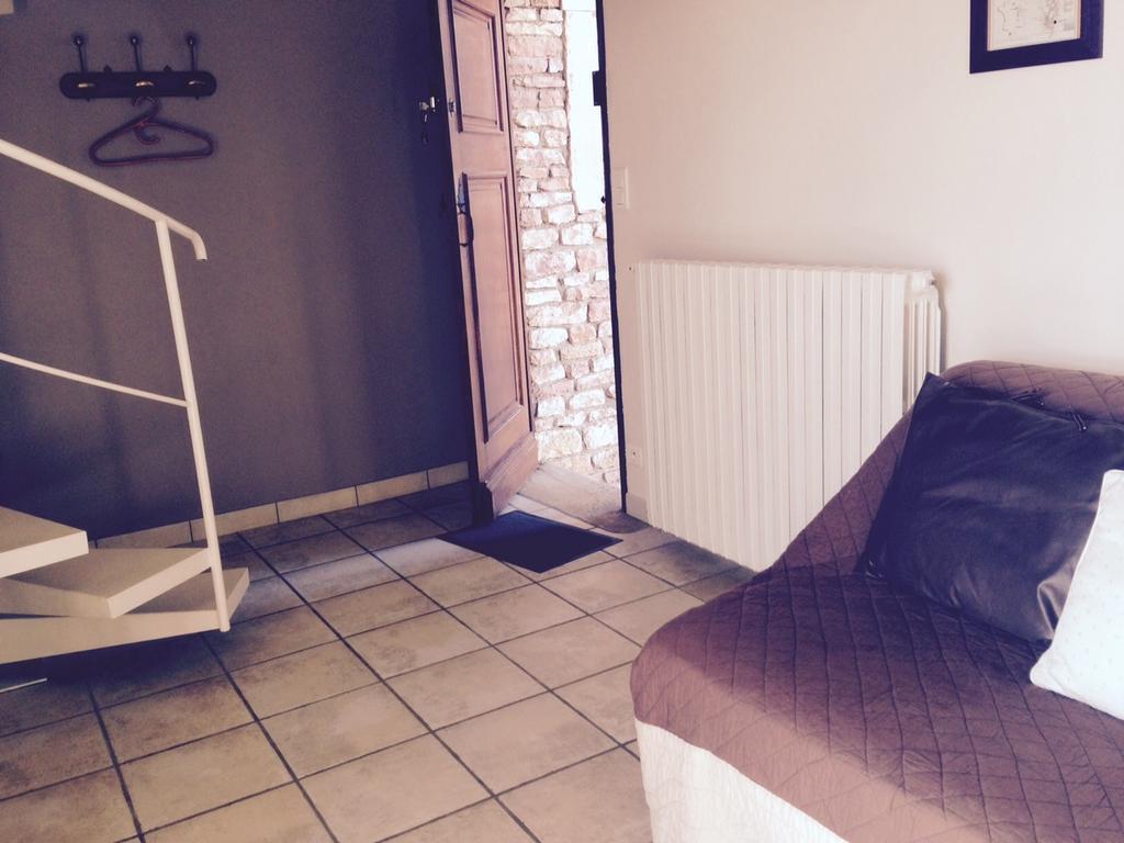 Le Vieux Chateau Bed and Breakfast Leynes Kamer foto