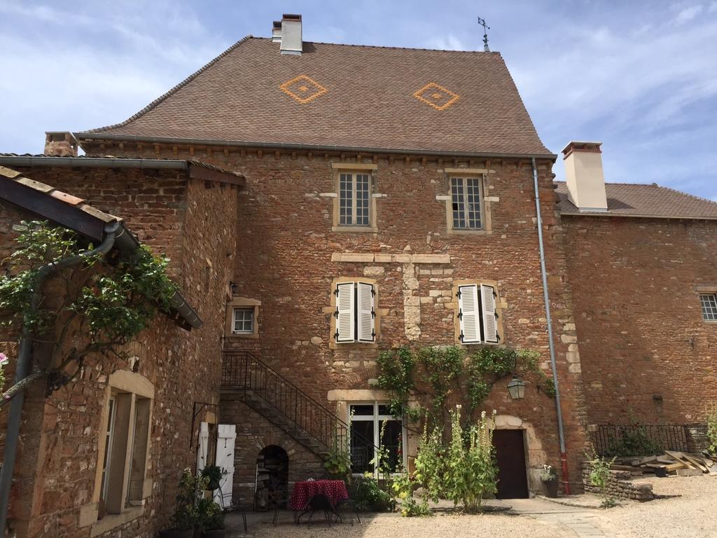 Le Vieux Chateau Bed and Breakfast Leynes Buitenkant foto