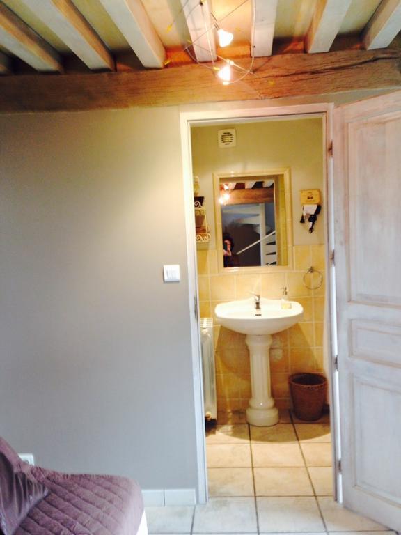 Le Vieux Chateau Bed and Breakfast Leynes Buitenkant foto