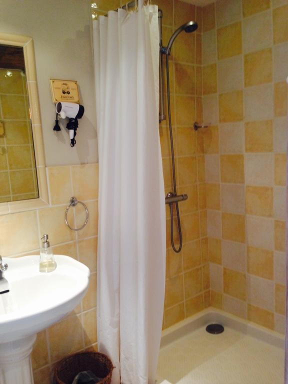 Le Vieux Chateau Bed and Breakfast Leynes Buitenkant foto